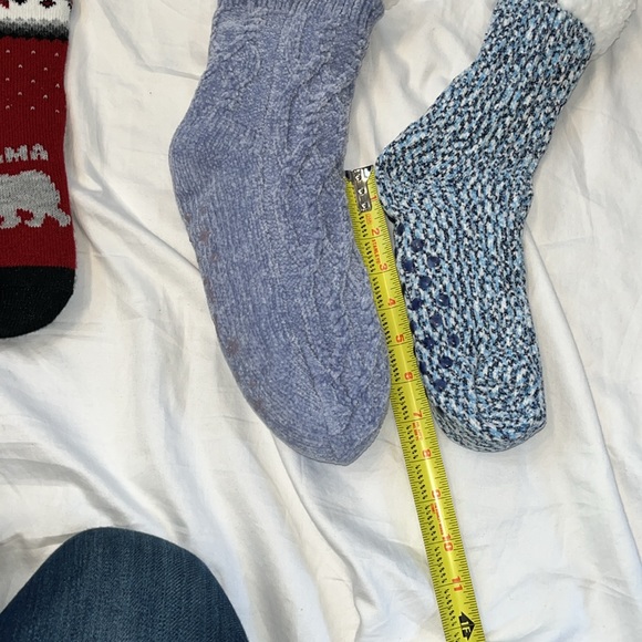 4 pairs of fuzzy slipper socks - Picture 4 of 9